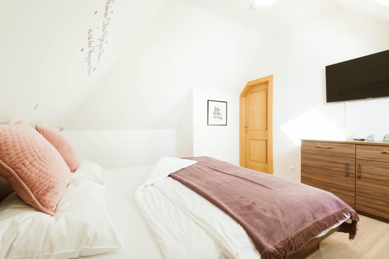 Haus Aussicht - Ferienwohnungen Velden Velden am Woerthersee Luaran gambar